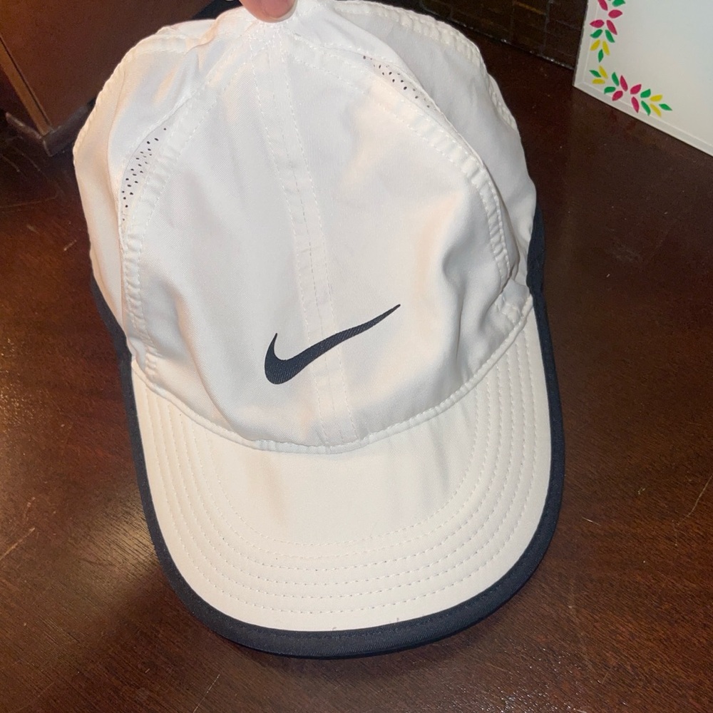 White nike hat